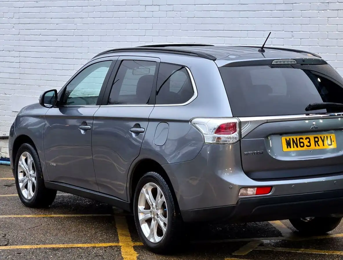 2013-mitsubishi-outlander-22di-d-gx4-big-31
