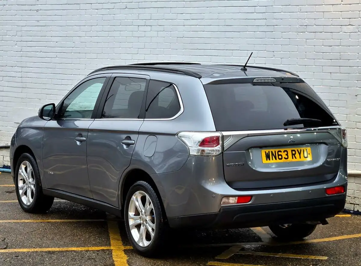2013-mitsubishi-outlander-22di-d-gx4-big-7