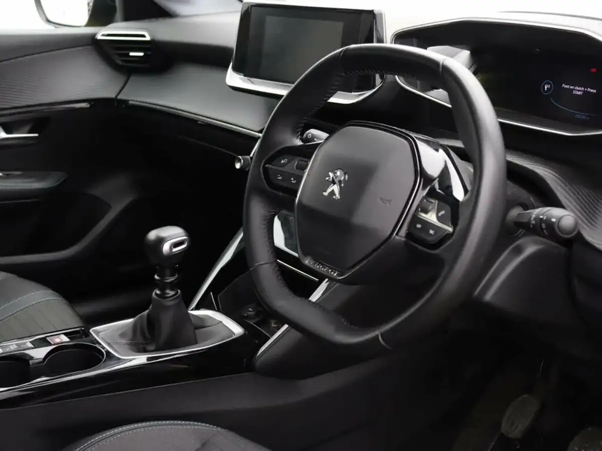 2021-peugeot-208-12-puretech-allure-premium-100bhp-big-12