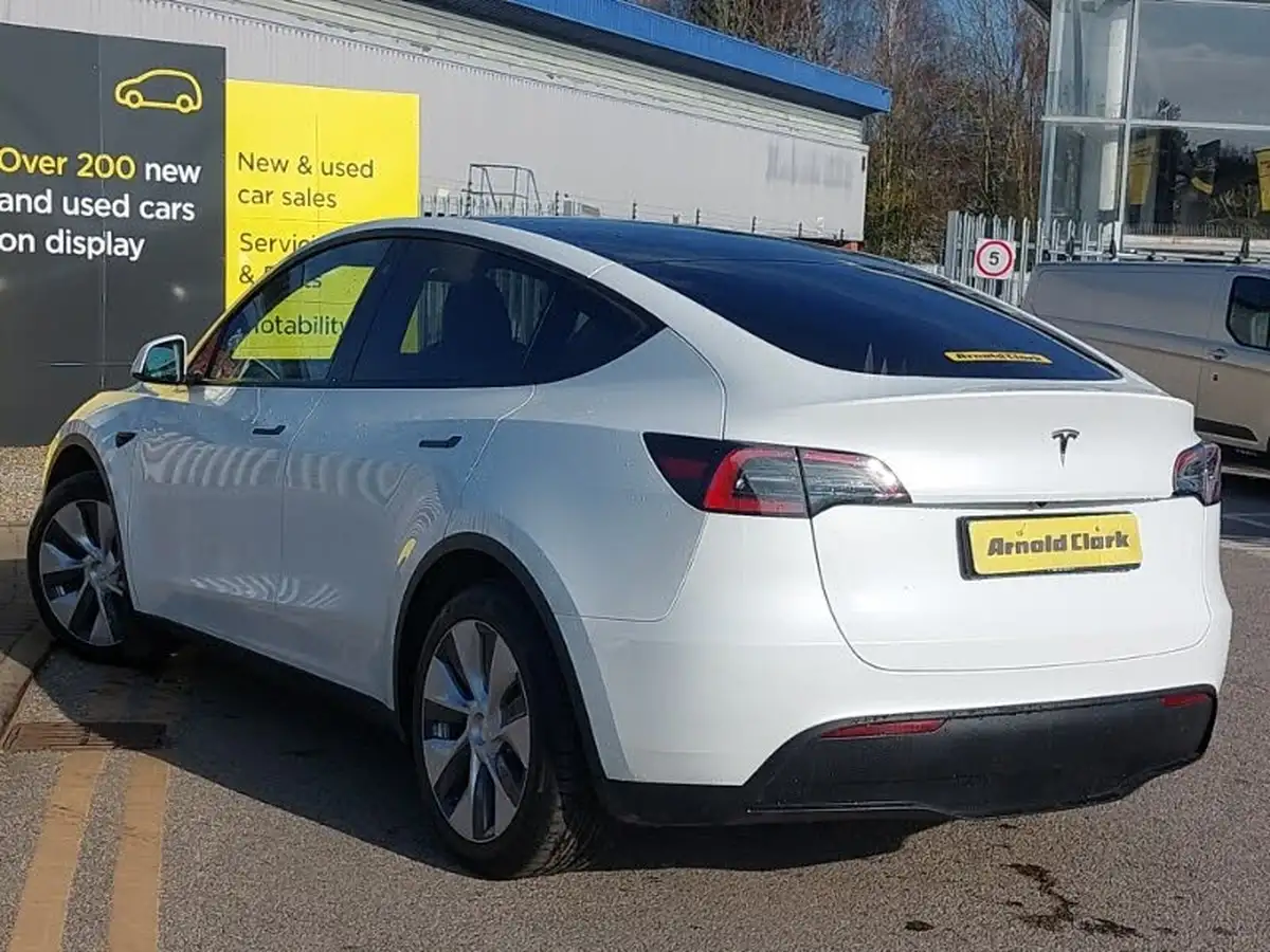 2023-tesla-model-y-e-rwd-big-1