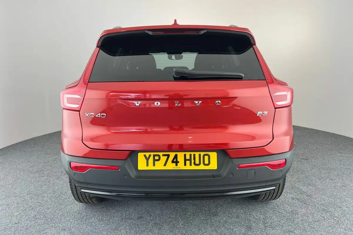 2024-volvo-xc40-20-b3-plus-big-20