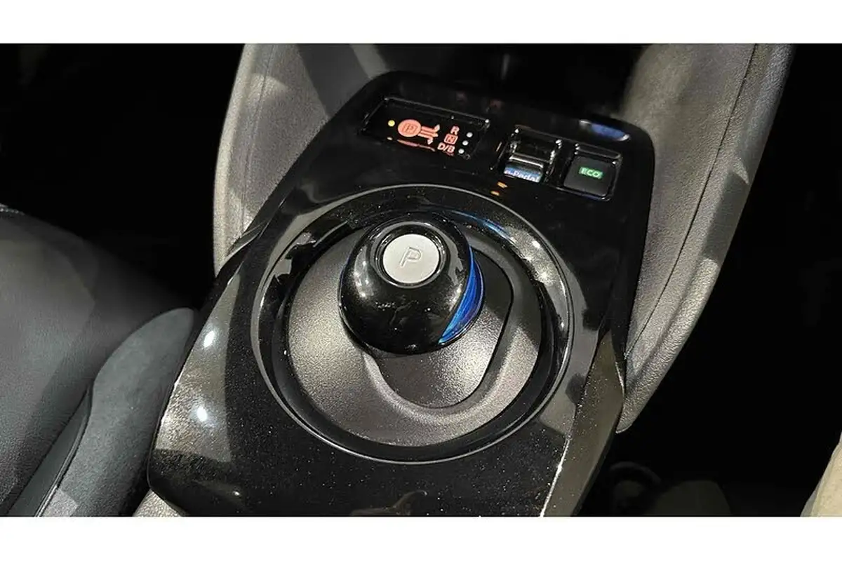 2024-nissan-leaf-e-tekna-39kwh-big-38