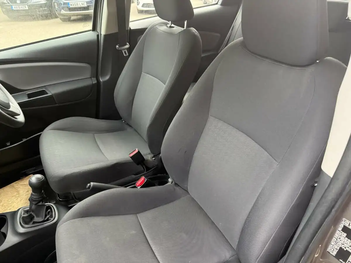 2018-toyota-yaris-10-vvt-i-active-71bhp-big-18