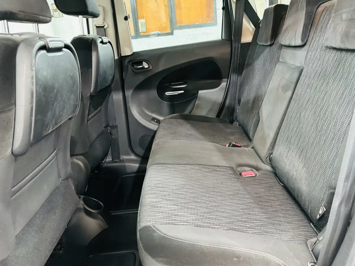 2012-citroen-c3-picasso-16-exclusive-egs6-big-21