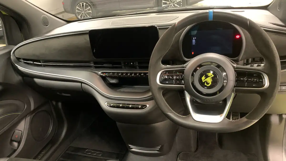 2023-abarth-500-e-500e-turismo-big-9