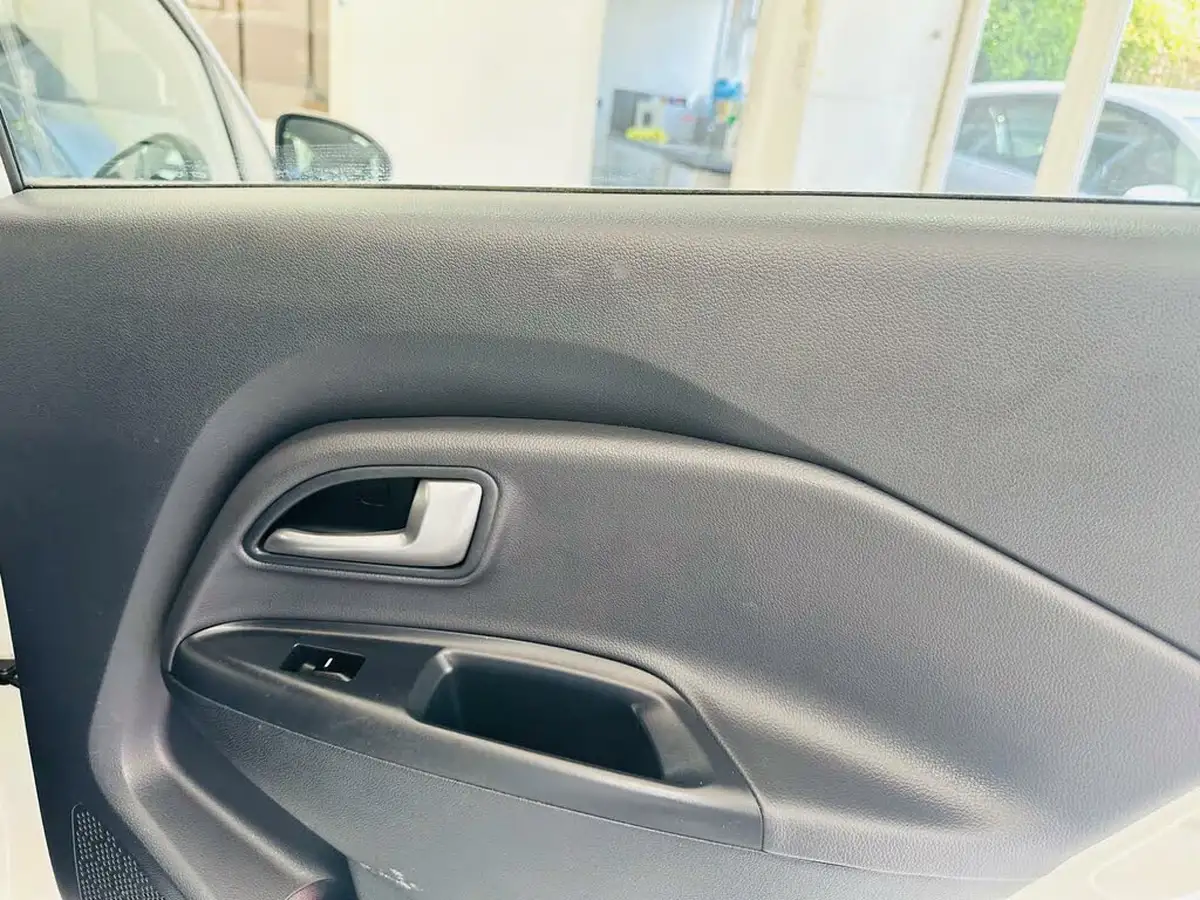 2014-kia-rio-125-vr7-5d-big-13