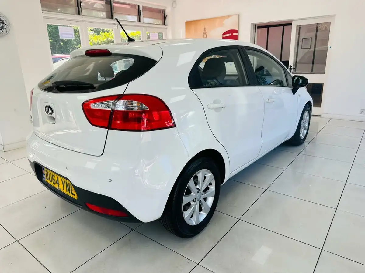 2014-kia-rio-125-vr7-5d-big-37