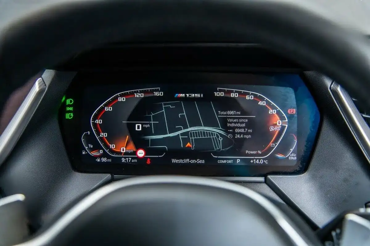 2024-bmw-1-series-20-m135i-xdrive-big-16