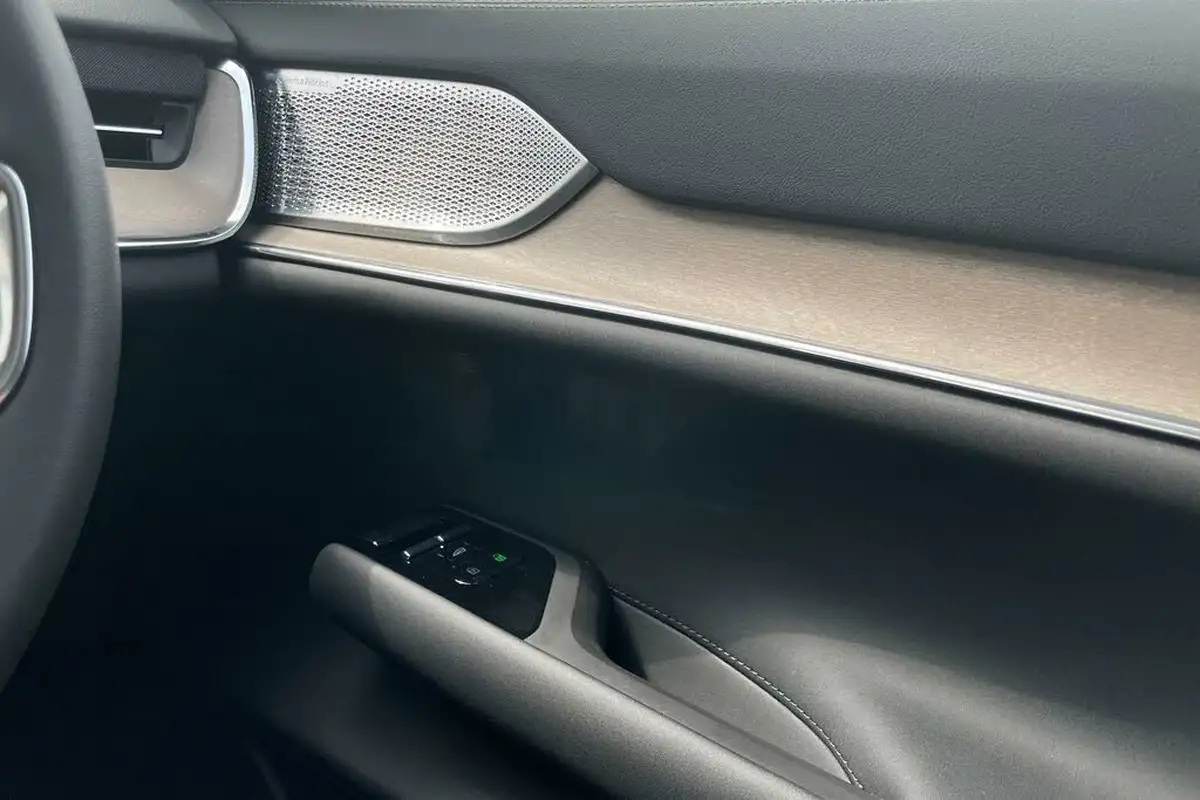 2025-volvo-ex90-e-twin-motor-performance-ultra-big-49
