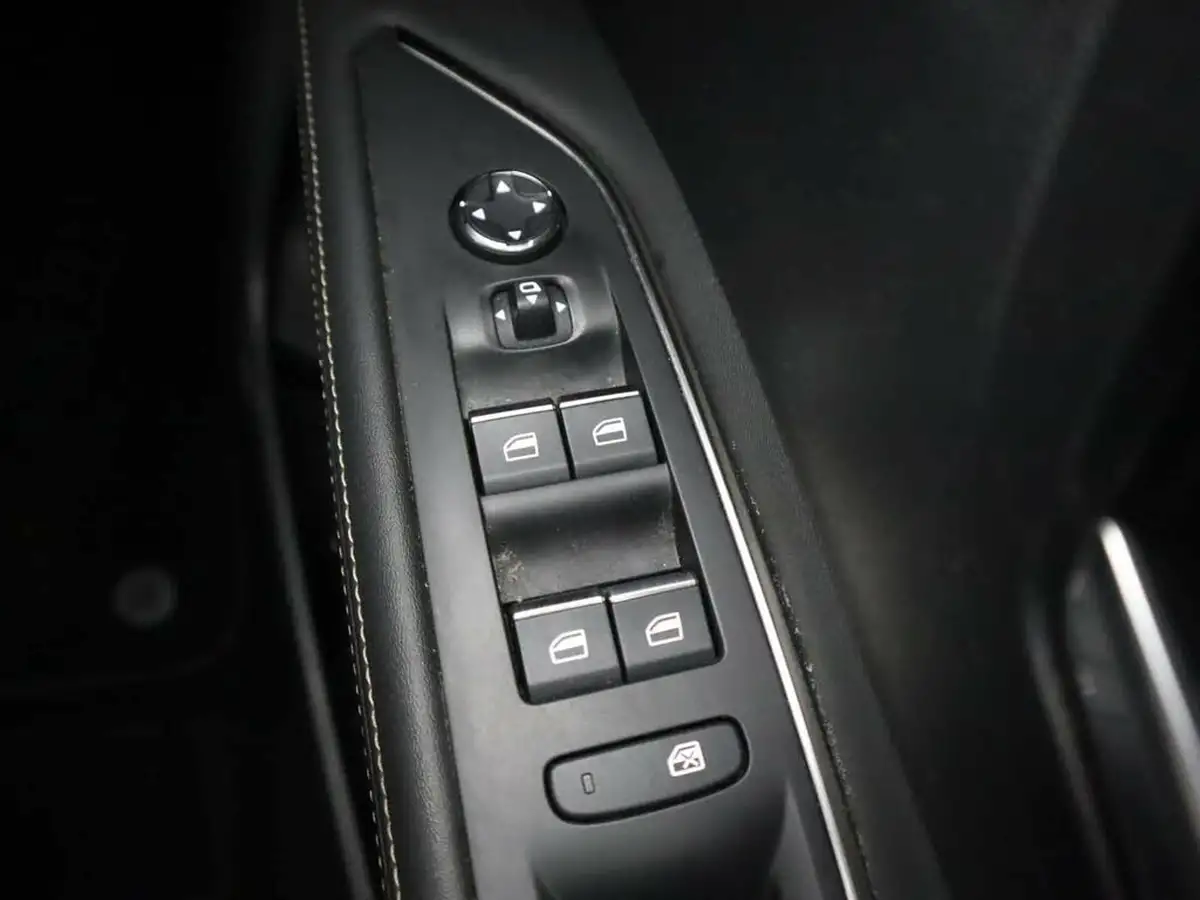 2022-peugeot-3008-suv-16-puretech-gt-premium-300bhp-4wd-hybrid4-e-eat8-big-40