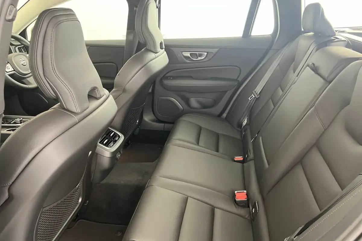 2025-volvo-v60-20-b4-plus-station-wagon-big-16
