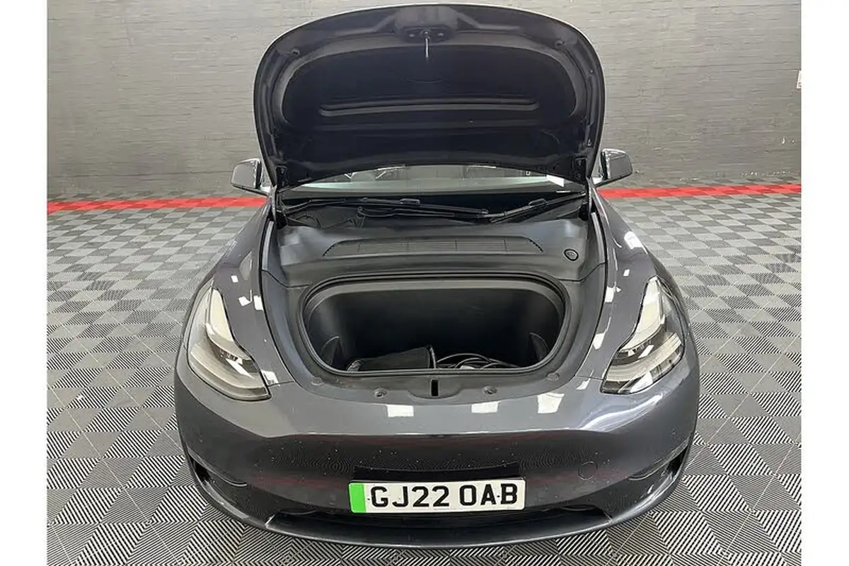2022-tesla-model-y-e-long-range-big-4