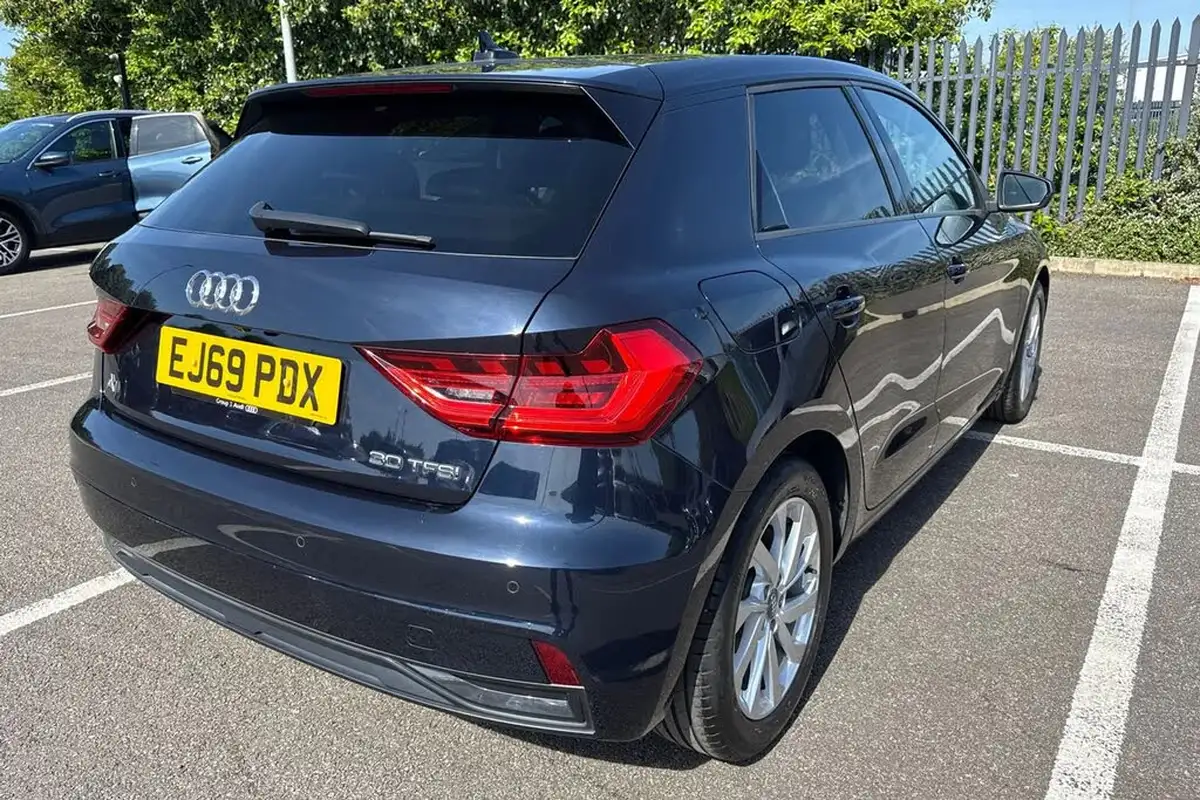 2019-audi-a1-10-30-tfsi-sport-big-34