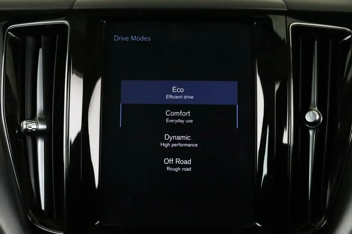 2020-volvo-xc60-20td-d4-momentum-big-43