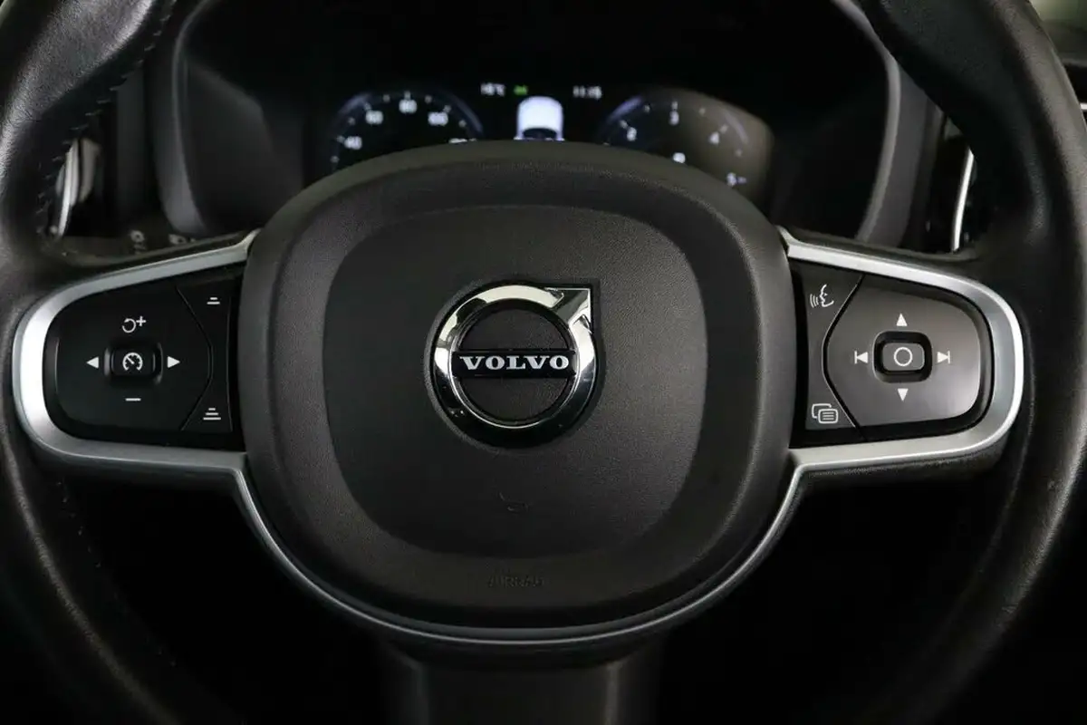 2020-volvo-xc60-20td-d4-momentum-big-19