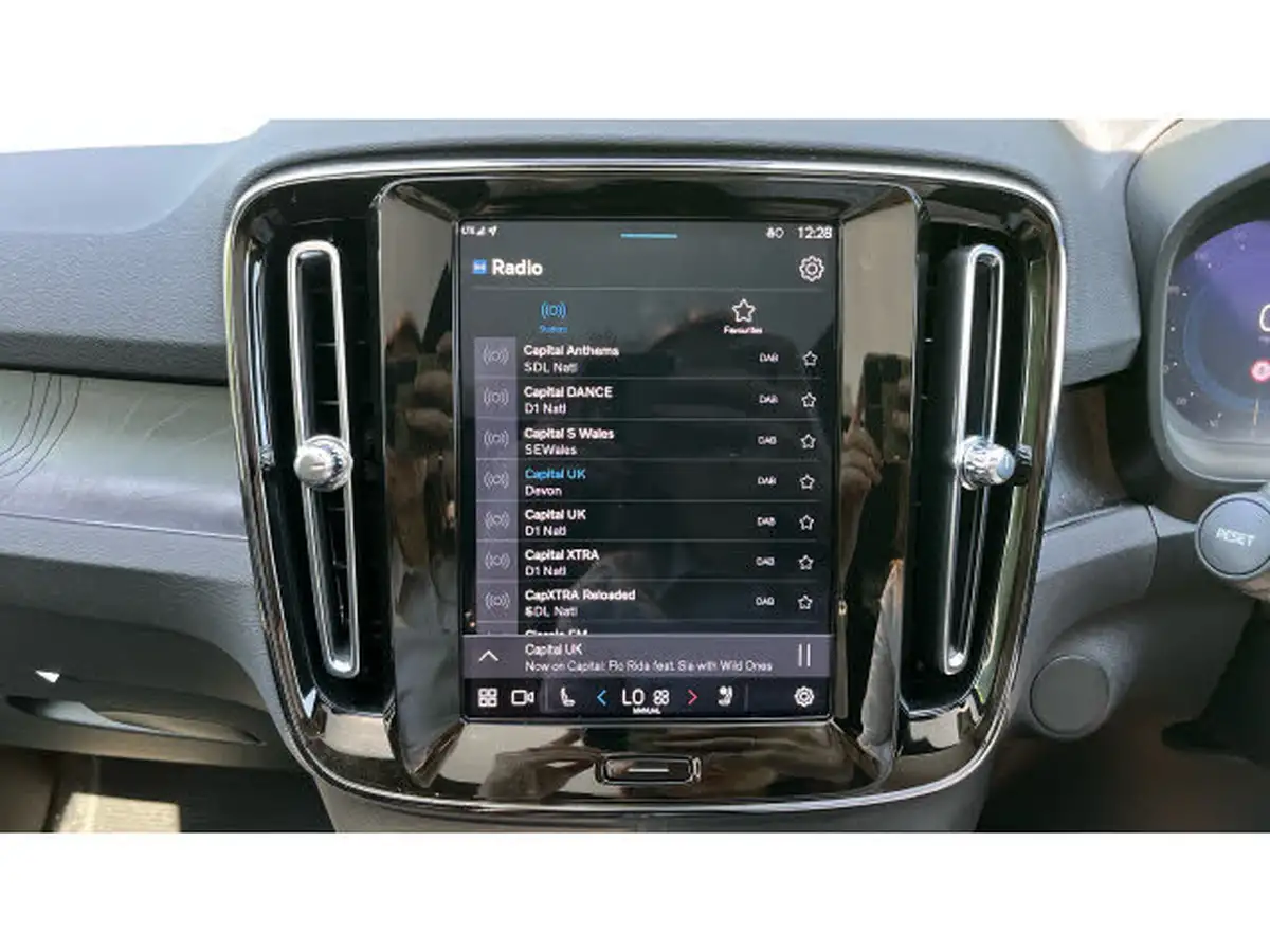 2024-volvo-c40-e-recharge-ultimate-235bhp-big-32
