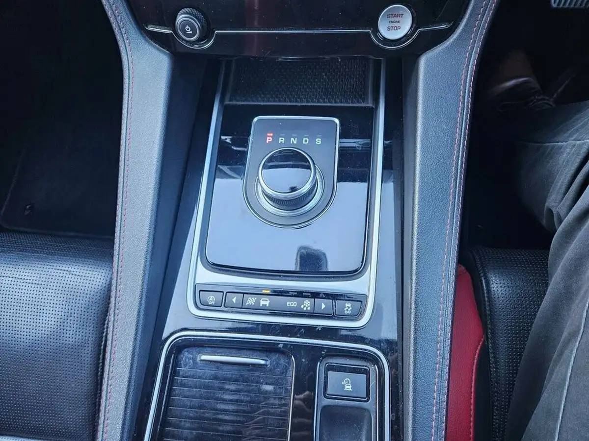 2017-jaguar-f-pace-30td-s-ss-big-18