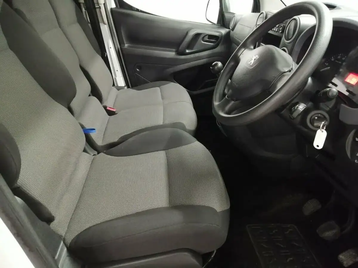 2018-peugeot-partner-16td-se-l1-stop-start-850-panel-big-10