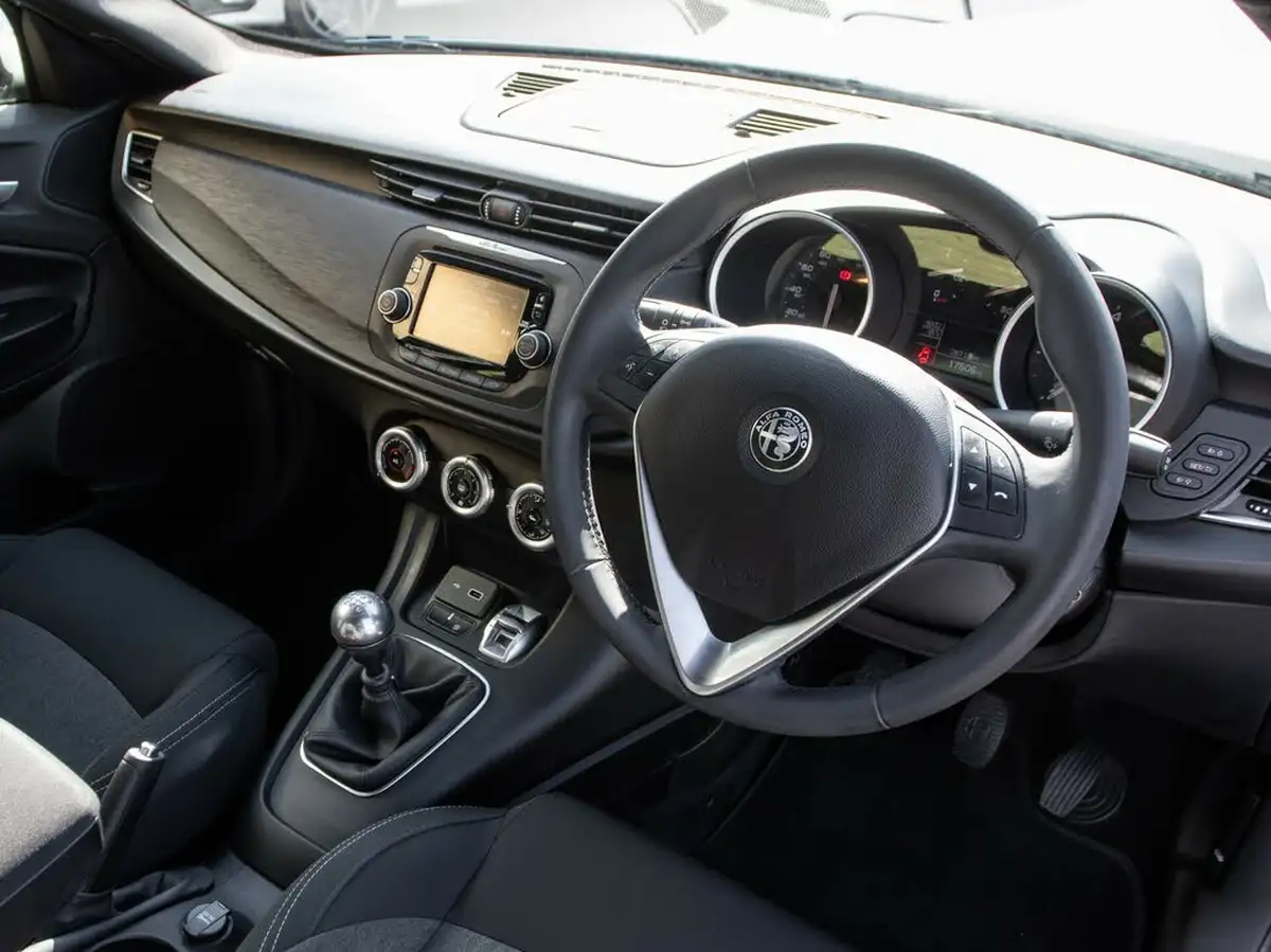 2019-alfa-romeo-giulietta-16jtdm-2-sport-big-3
