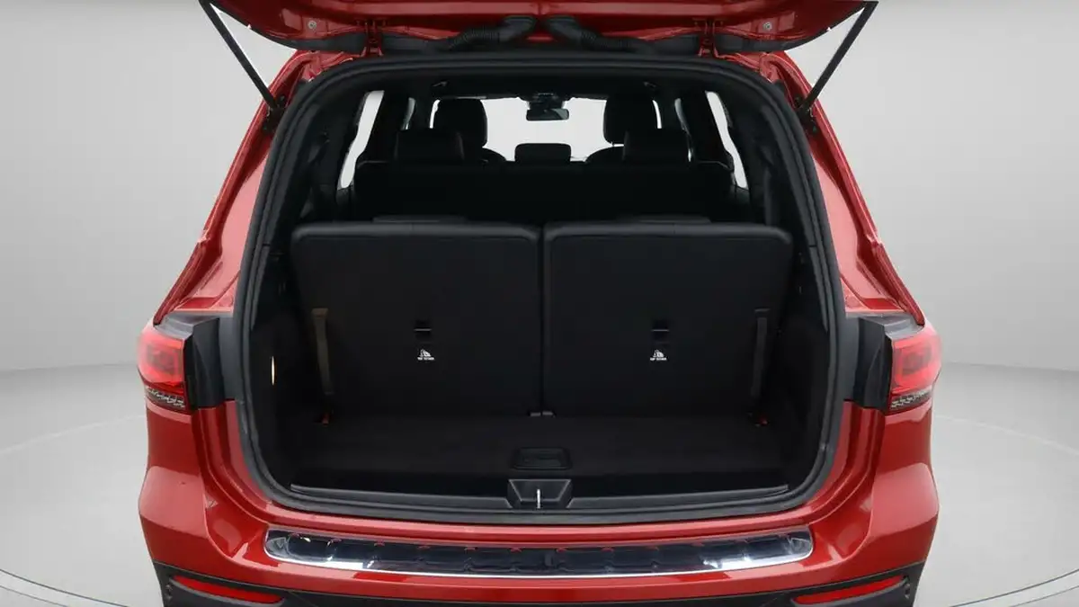 2022-mercedes-benz-glb-class-13-glb200-amg-line-premium-7g-tronic-big-21