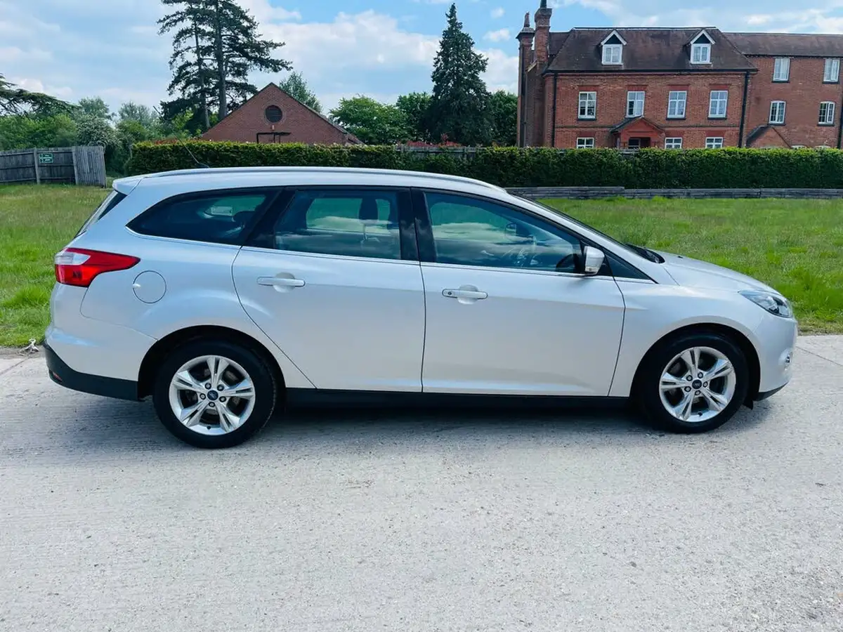 2013-ford-focus-16tdci-zetec-115ps-estate-big-11
