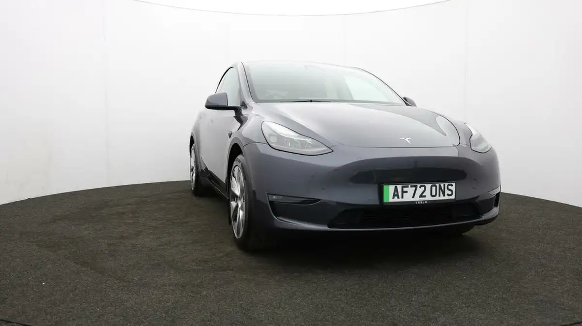 2022-tesla-model-y-e-long-range-big-45