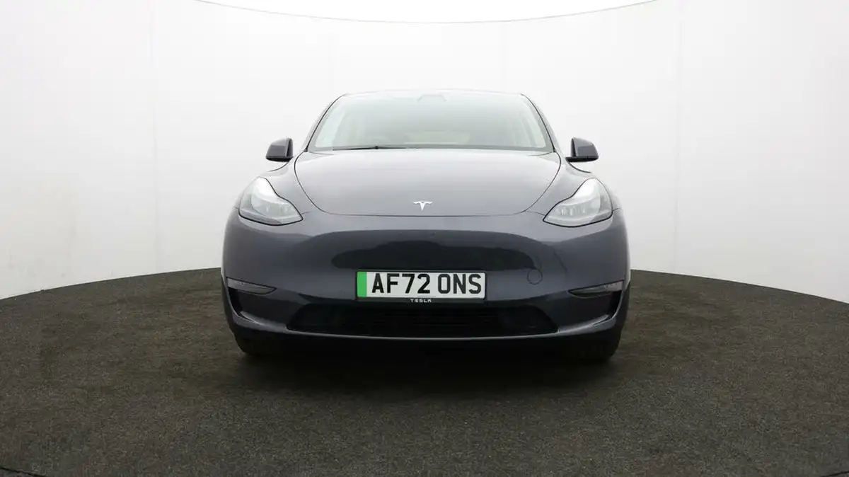 2022-tesla-model-y-e-long-range-big-49