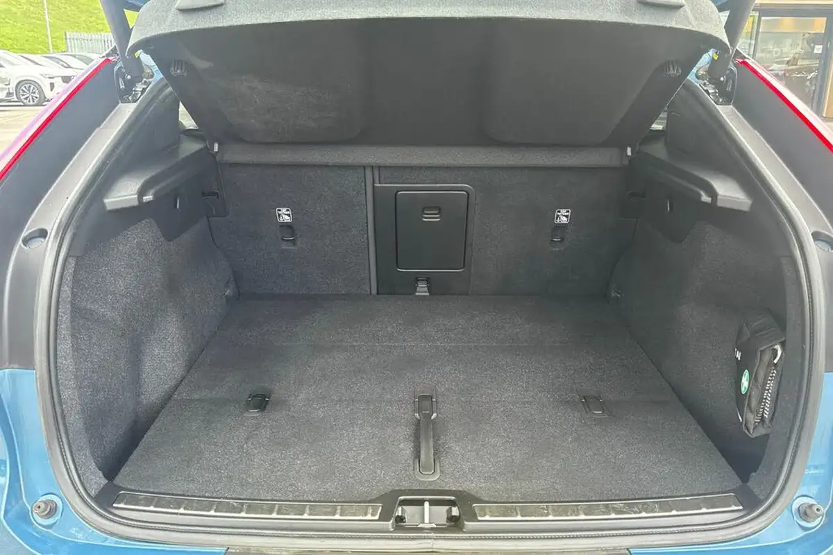 2022-volvo-c40-e-twin-recharge-pro-big-7