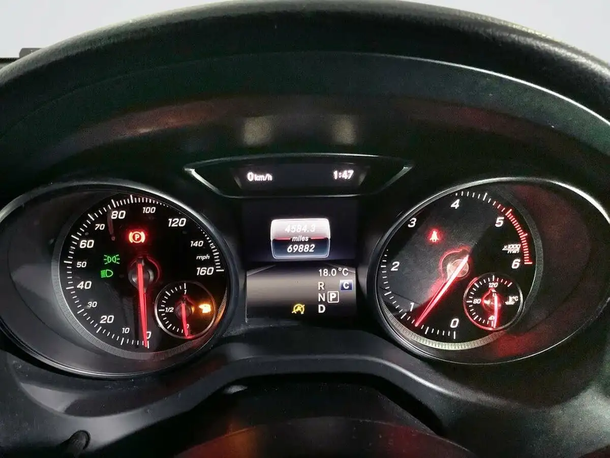 2017-mercedes-benz-gla-class-21d-gla-200d-se-ss-7g-dct-big-11