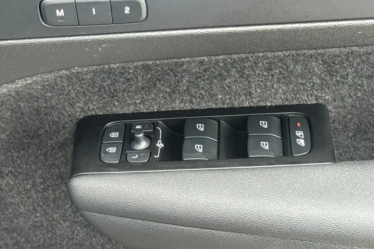 2022-volvo-c40-e-twin-recharge-pro-big-31
