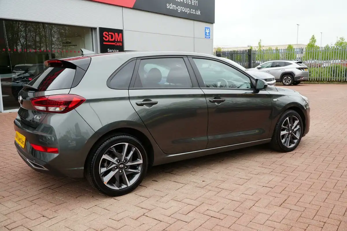 2023-hyundai-i30-10-t-gdi-premium-hatchback-big-14