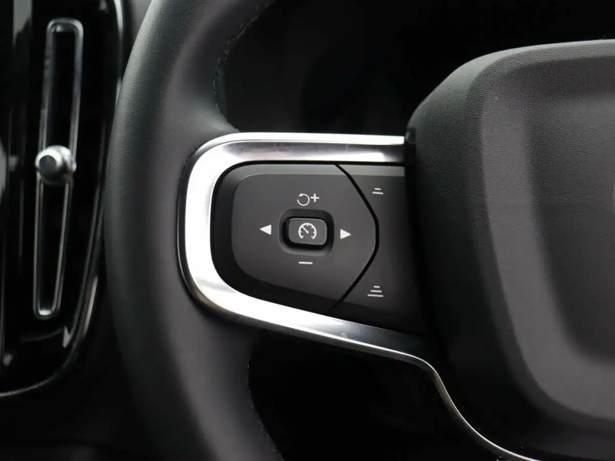 2023-volvo-xc40-20-b3-core-big-15