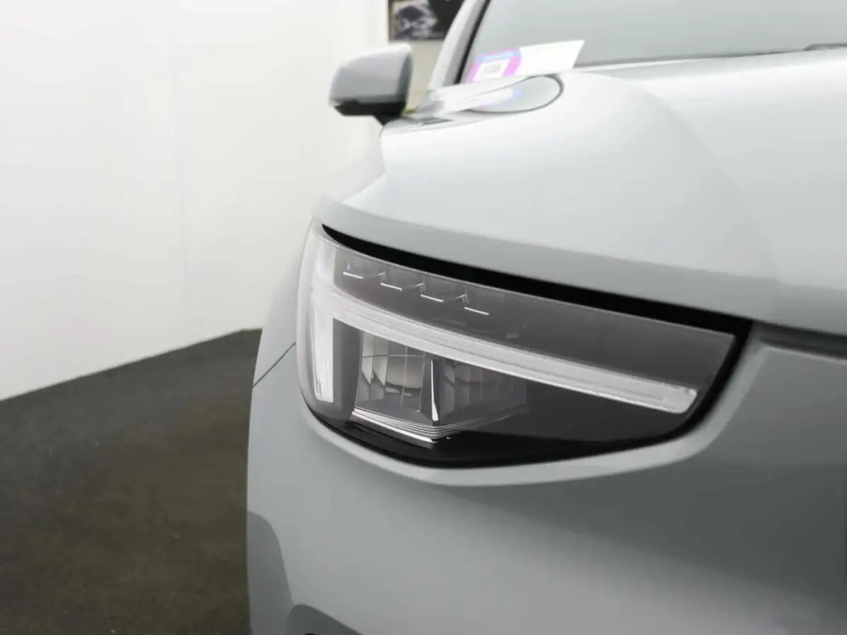 2023-volvo-xc40-20-b3-core-big-38