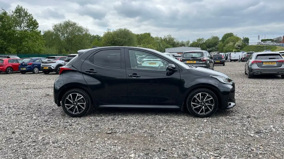 2021-toyota-yaris-15-vvt-i-design-big-15