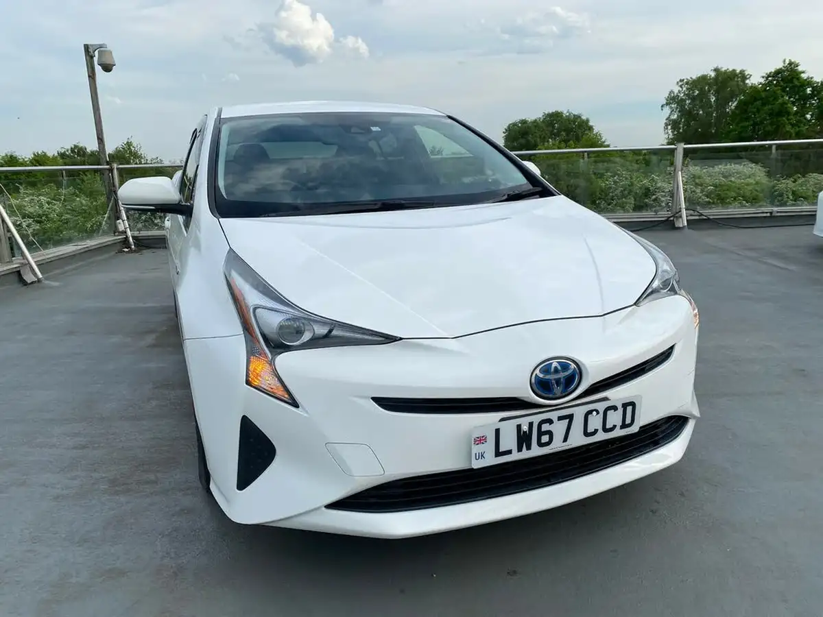 2018-toyota-prius-hybrid-big-5