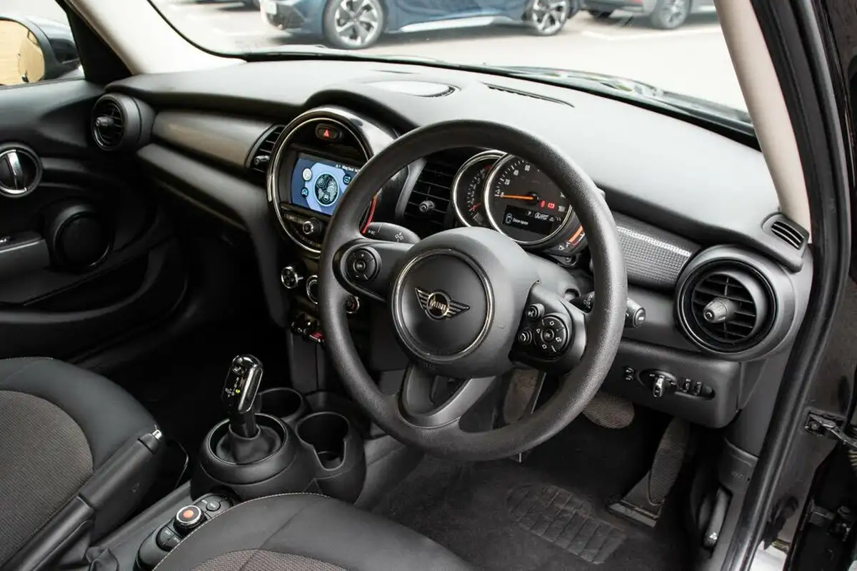 2020-mini-countryman-15-cooper-classic-auto-big-3