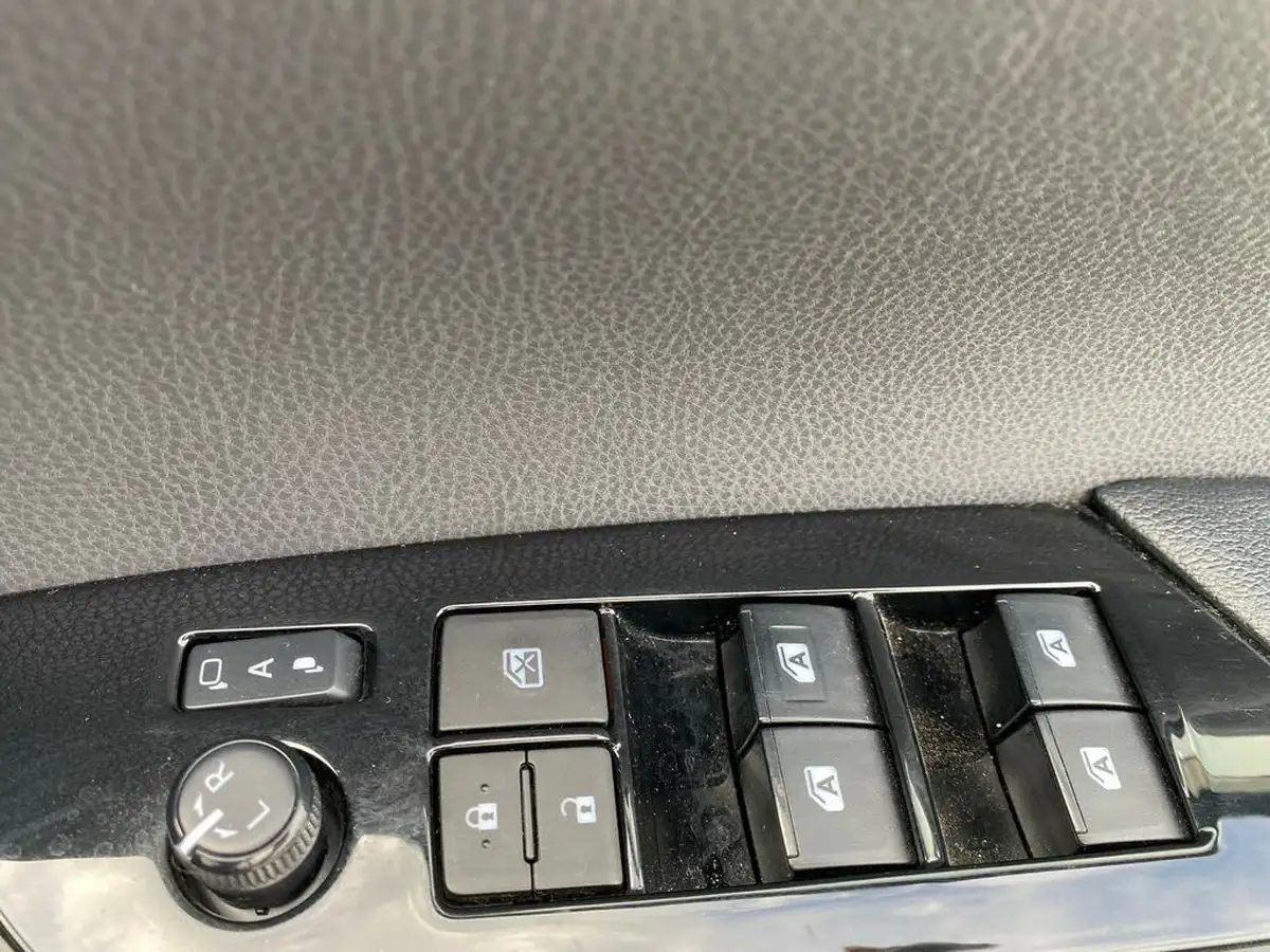 2018-toyota-prius-hybrid-big-29