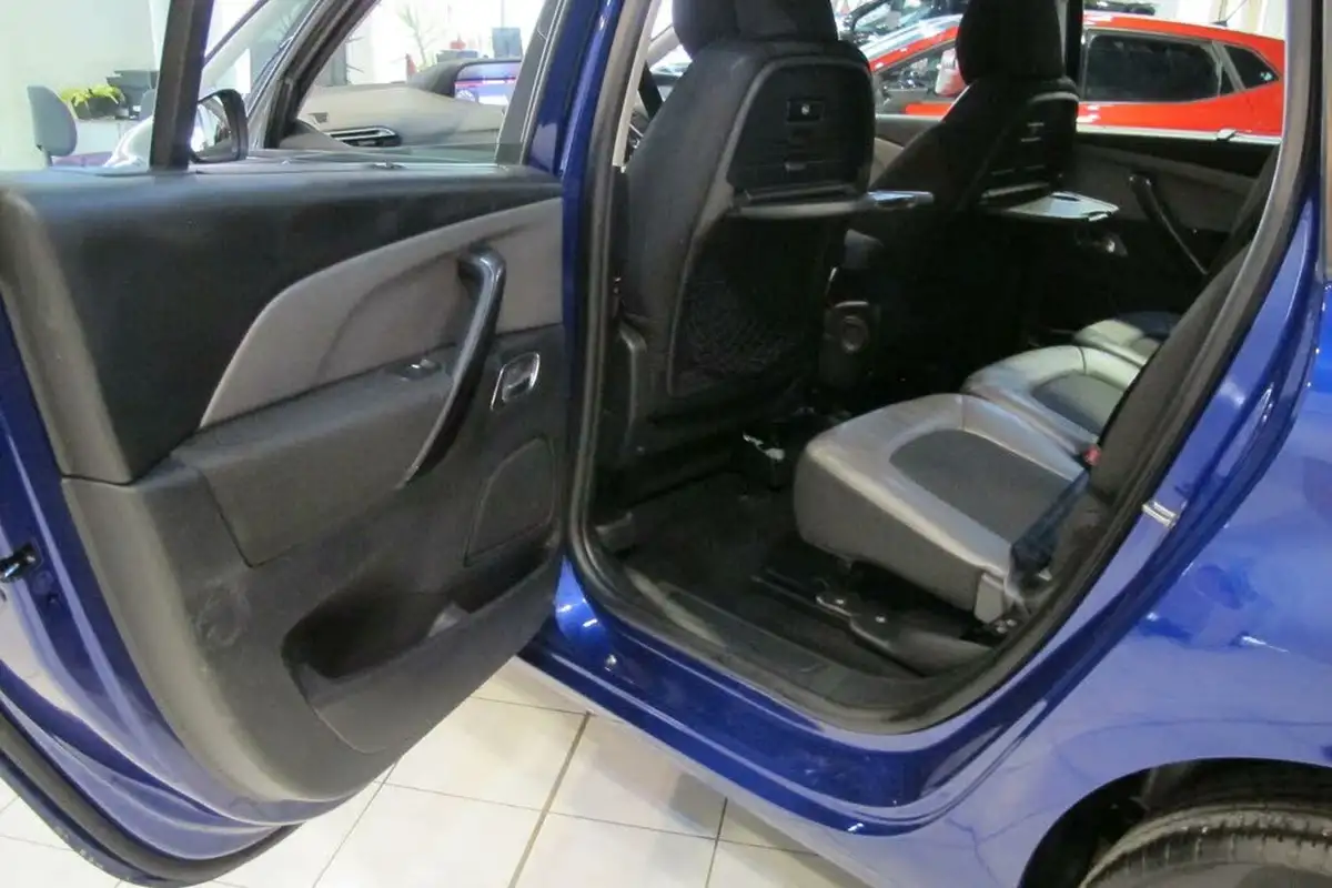 2018-citroen-grand-c4-picasso-16bluehdi-feel-big-37