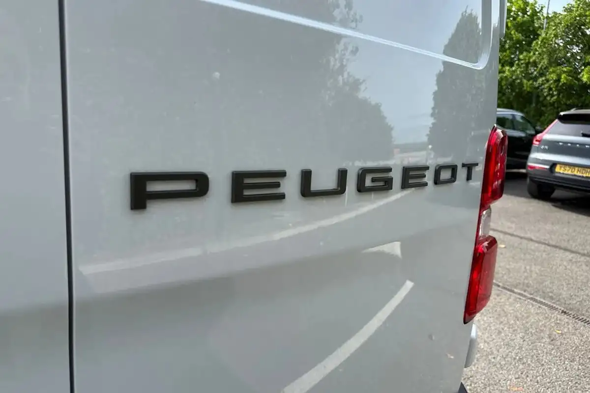 2024-peugeot-expert-15-bluehdi-professional-long-big-36