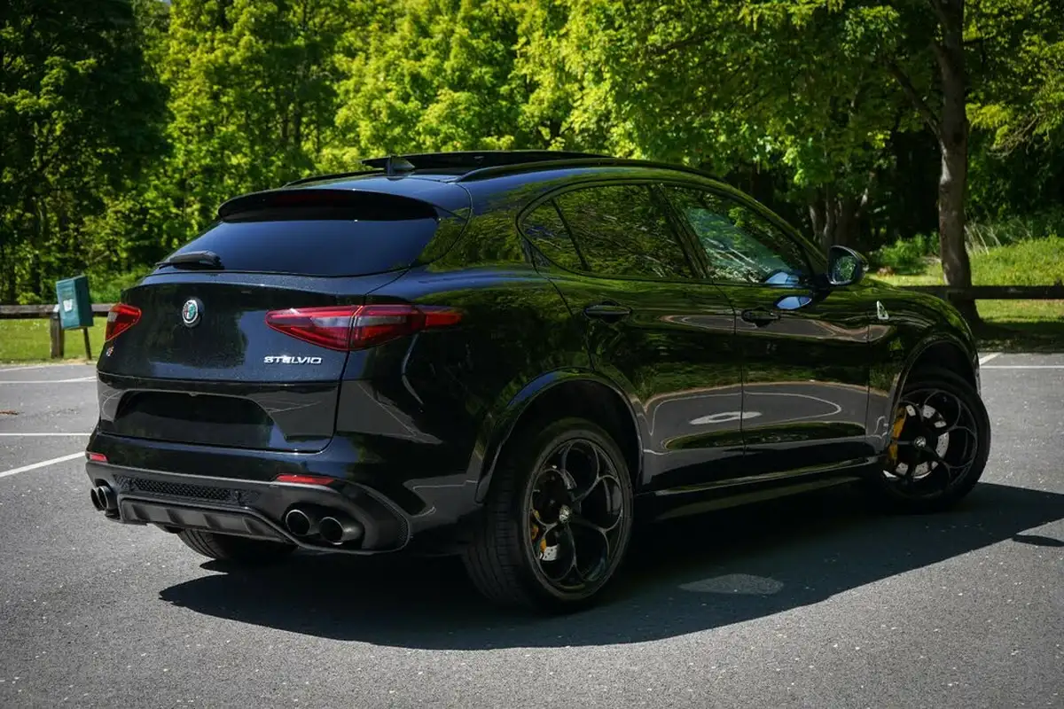 2019-alfa-romeo-stelvio-29-biturbo-quadrifoglio-big-2