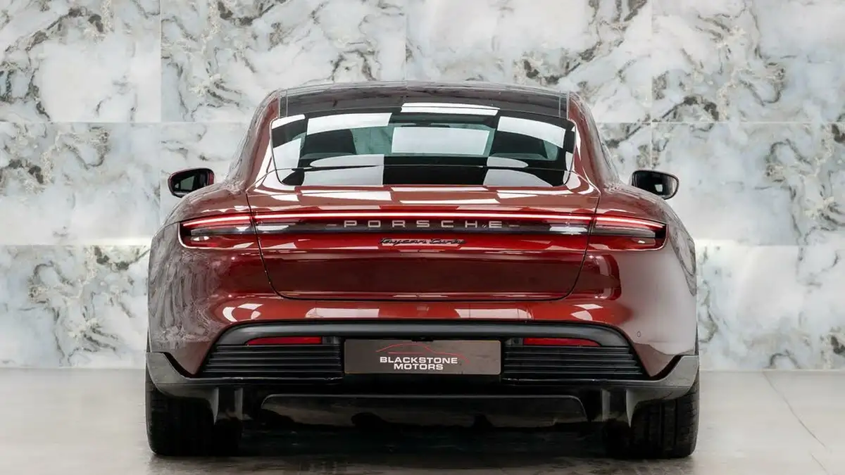 2020-porsche-taycan-e-turbo-big-6