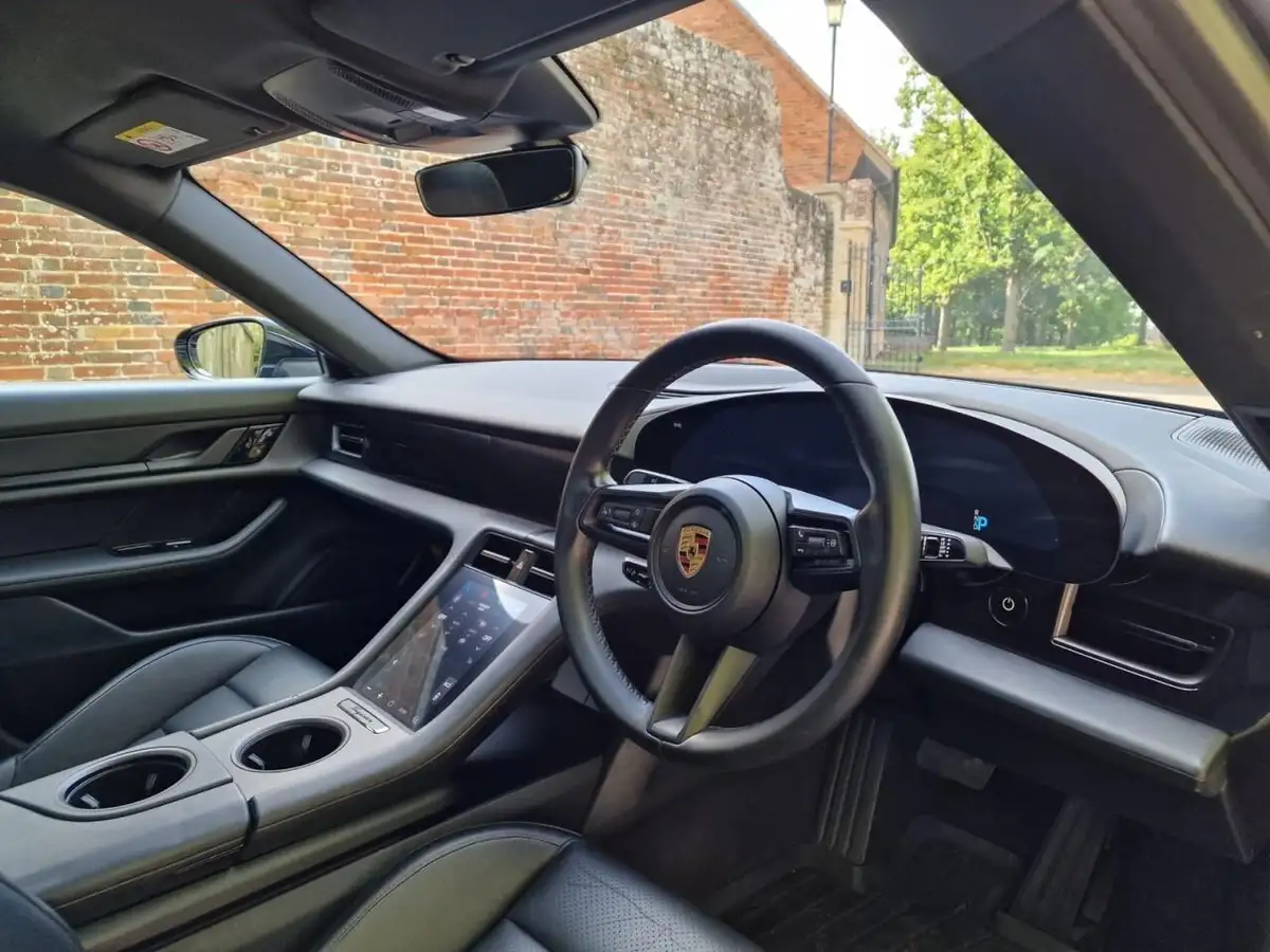 2021-porsche-taycan-e-4s-571ps-performance-battery-plus-big-21