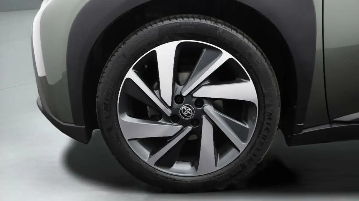 2023-toyota-aygo-x-10-vvt-i-edge-big-17