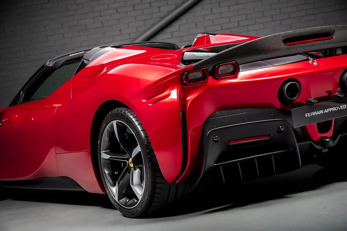 2023-ferrari-sf90-40t-v8-f1-dct-ss-4wd-big-33