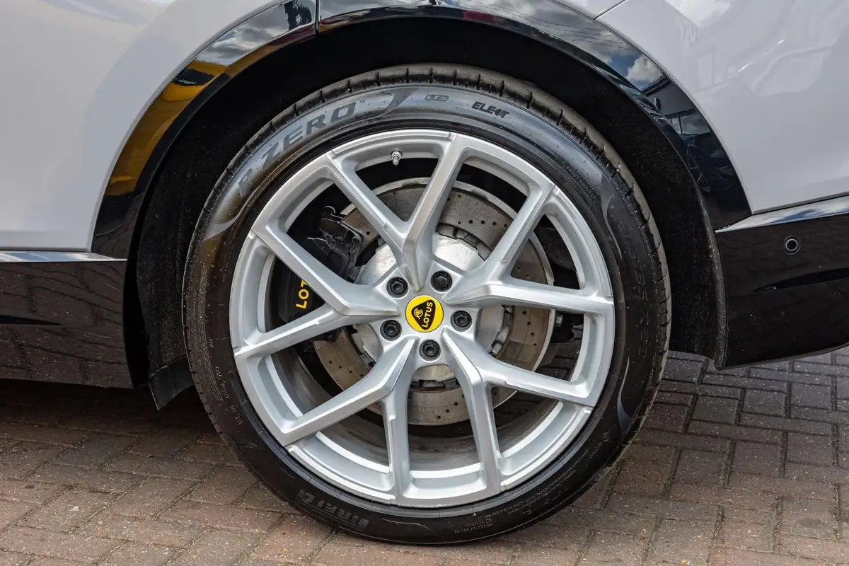2023-lotus-eletre-e-big-20