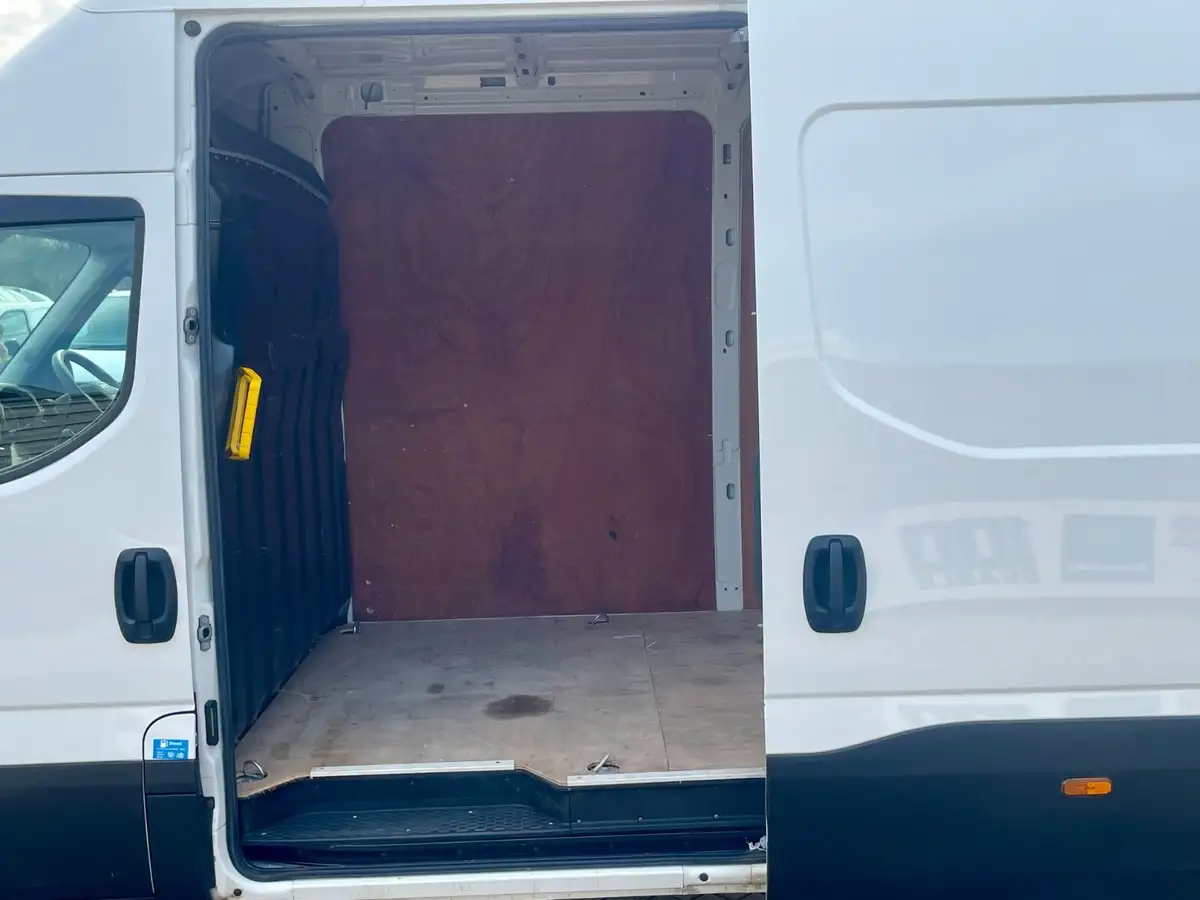 2022-iveco-daily-s-class-23td-35s14v-business-3520mm-h2-136pseu6dt-big-35