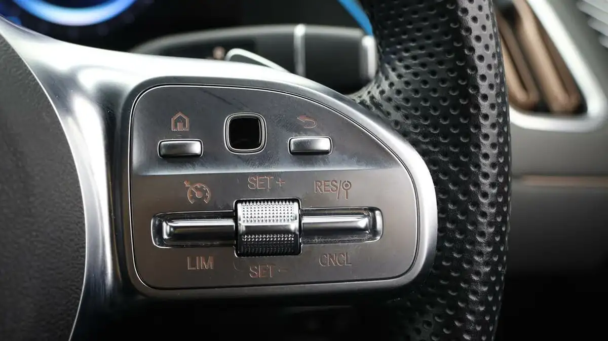 2022-mercedes-benz-eqc-e-eqc-400-amg-line-big-21
