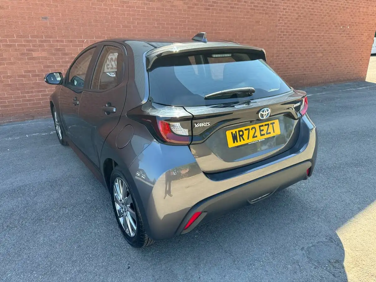 2022-toyota-yaris-15-vvt-i-icon-big-5