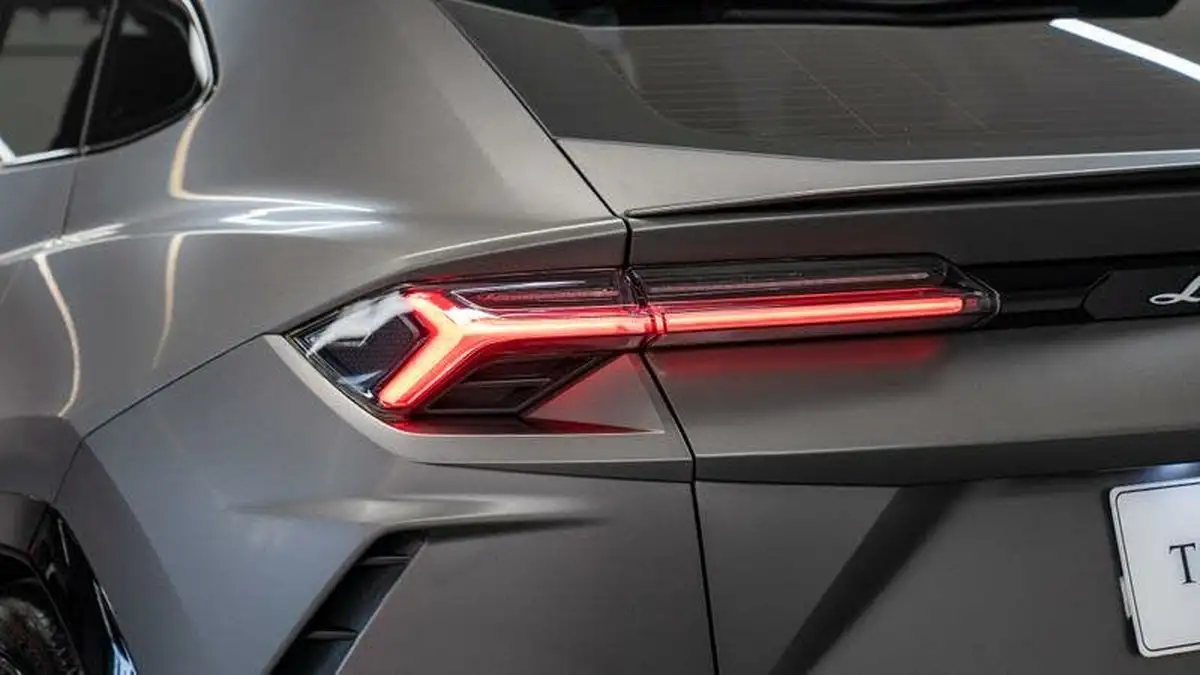 2021-lamborghini-urus-40-no-trim-big-19