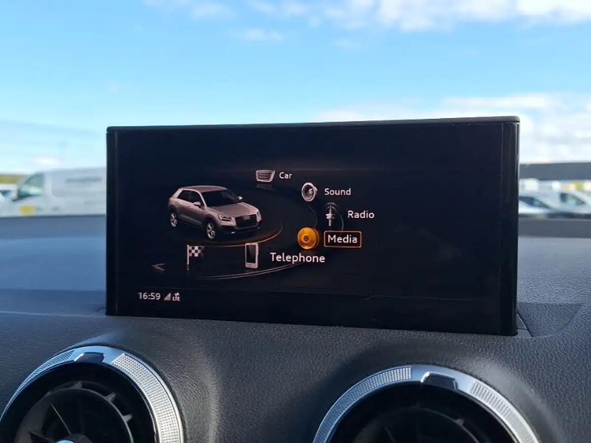2022-audi-q2-10-30-tfsi-sport-big-17